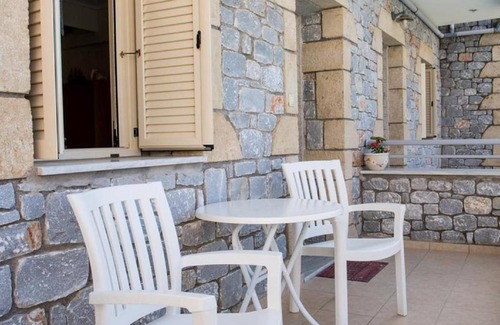 Stoupa Apartment | 80 m² Apartment ∙ 5 guests