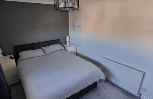 Motherwell House | 84 m² House ∙ 2 bedrooms ∙ 3 guests