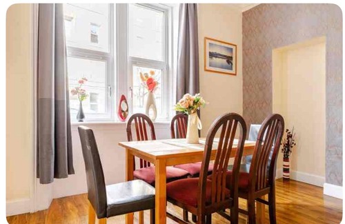 Dalry Apartment | 85 m² Apartment ∙ 3 bedrooms ∙ 10 guests