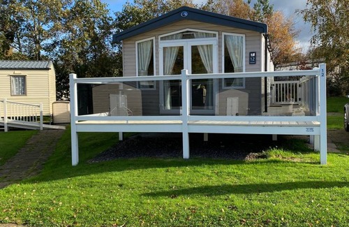 Prestonpans Cabin | 90 m² Lodge ∙ 3 bedrooms ∙ 4 guests