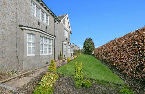 Bucksburn Bed & Breakfast | 90 m² Bed and breakfast ∙ 7 bedrooms ∙ 8 guests