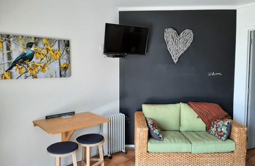 Onemana Apartment | A couple's getaway and pet beach holiday spot, 2 minute walk to the beach ⛱