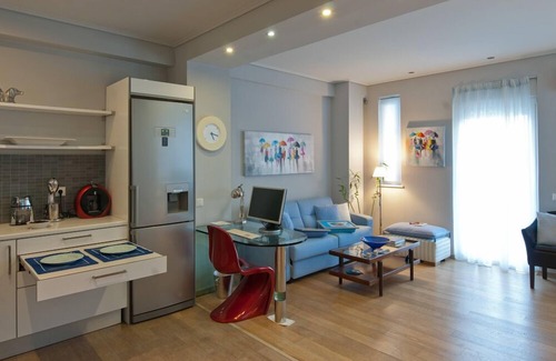 Thissio Apartment | Acropolis Luxury Apartment with Balcony