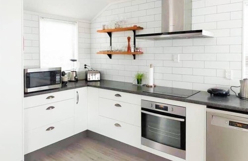 Taupo House | Across Lake & 5 Min Walk to Town *No Service Fee*