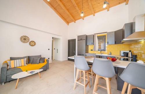 Mousata Villa | Agrantou #strawcottage