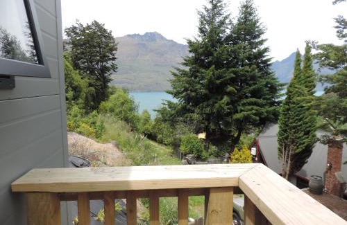 Sunshine Bay Apartment | Alpine Hideout - Tiny home with magic views