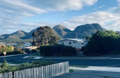 Coles Bay House | Angasi