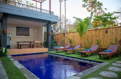 Batu Bolong House | Anik Homestay