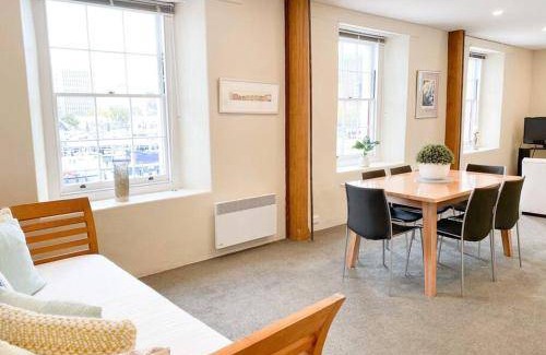 Sullivan's Cove Apartment | Apartment ∙ 2 bedrooms ∙ 4 guests