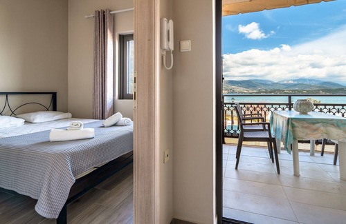 Lixouri Apartment | Apartment "Zois 1" with Sea View, Garden & Wi-Fi