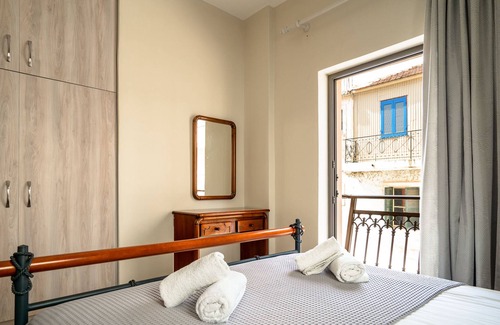 Lixouri Apartment | Apartment "Zois 2" with Sea View, Garden & Wi-Fi