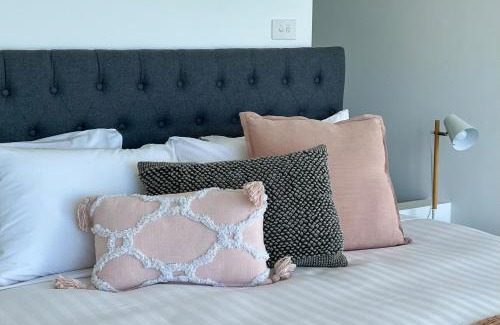 Binalong Bay House | BEACHHOUSE BINALONG Luxury waterfront holiday house at Bay of Fires