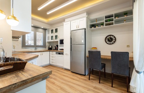 Panormos Villa | Beachside Family Fun, Heated Pool, Playground, BBQ!