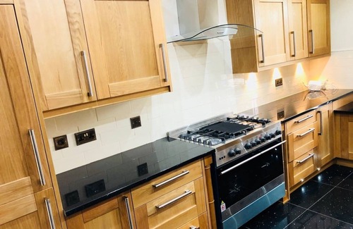 Bellahouston House | Beautiful 4-Bed Villa in Glasgow