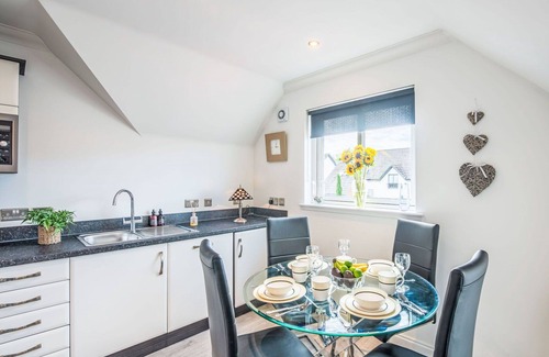 Forres Apartment | Beautiful apartment for 4 guests with WIFI, TV and patio