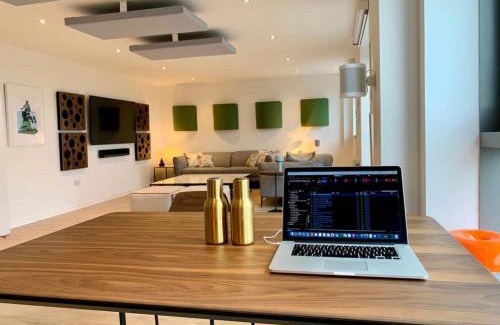 Newhaven Apartment | Beautiful modern sea-side apartment in the city