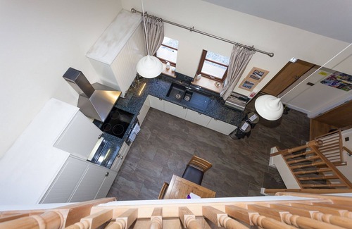 Linlithgow Apartment | Beech Cottage - sleeps 8 guests in 3 bedrooms
