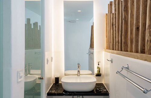 Plintri Hotel | Bianco a Nero Mykonos