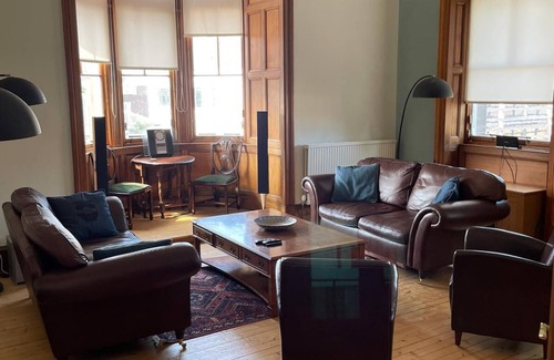 Leith House | Big and Beautiful Apartment in Leith