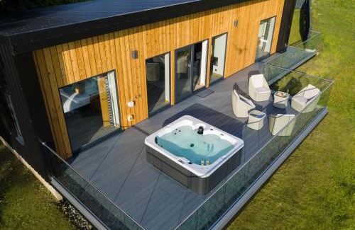 Garve House | Birches Lodge with Hot Tub