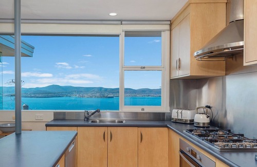 Sandy Bay House | Birngana stylish spacious with stunning views