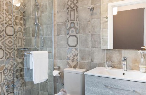 Foinikounta Apartment | Blue Window