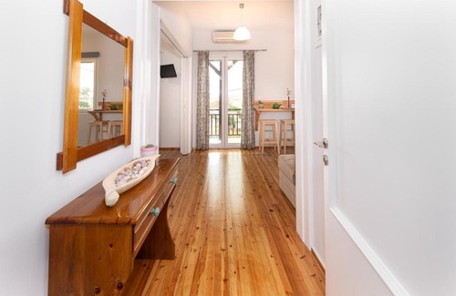 Foinikounta Apartment | Blue Window