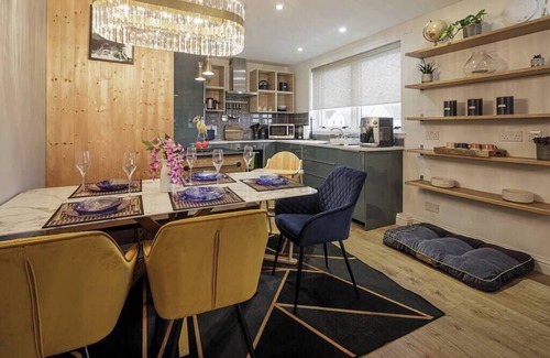 Findhorn Condo | Boutique Beachside Apartment with Jacuzzi Bath