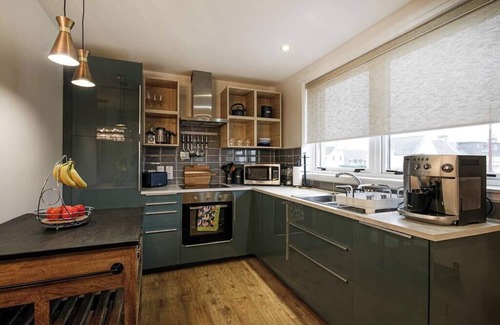 Findhorn Condo | Boutique Beachside Apartment with Jacuzzi Bath