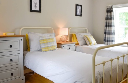 Coupar Angus Cottage | Cabin ∙ 2 bedrooms ∙ 4 guests