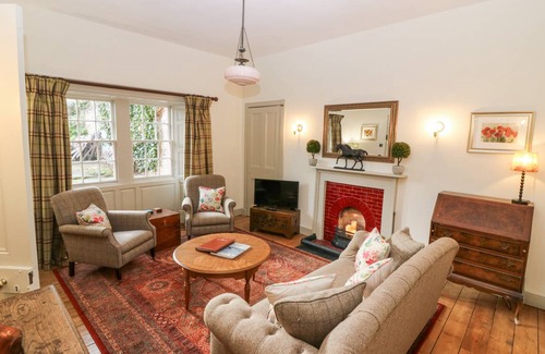 Gattonside Cottage | Cabin ∙ 2 bedrooms ∙ 4 guests