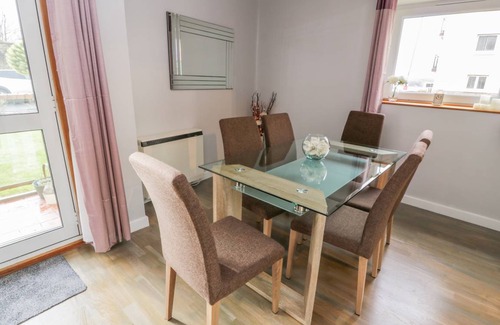 Largs Cottage | Cabin ∙ 2 bedrooms ∙ 4 guests