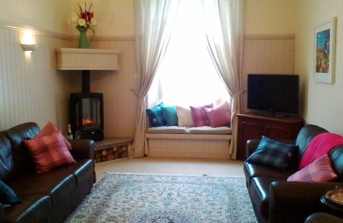Gattonside Cottage | Cabin ∙ 2 bedrooms ∙ 5 guests