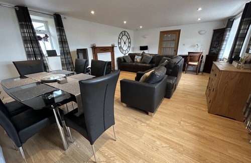 Cummertrees Cottage | Cabin ∙ 3 bedrooms ∙ 6 guests