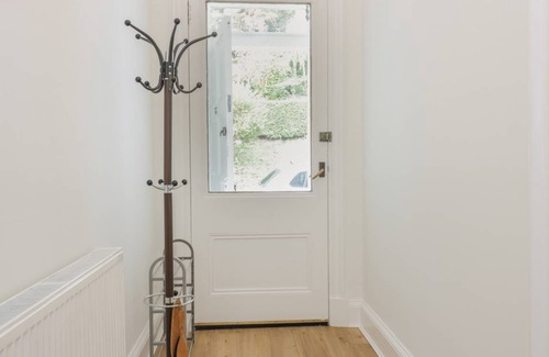 Murrayfield Cottage | Cabin ∙ 3 bedrooms ∙ 5 guests