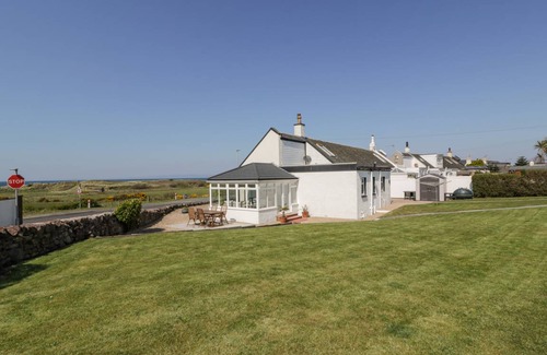 Turnberry Cottage | Cabin ∙ 3 bedrooms ∙ 6 guests
