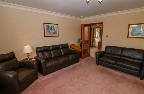 Perth Cottage | Cabin ∙ 4 bedrooms ∙ 9 guests