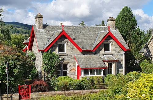 Aberfeldy Cottage | Cabin ∙ 5 bedrooms ∙ 10 guests