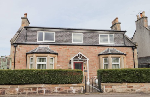 Inverness City Centre Cottage | Cabin ∙ 5 bedrooms ∙ 9 guests