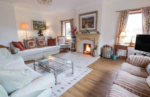 Peebles Cottage | Cabin ∙ 6 bedrooms ∙ 12 guests