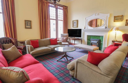 Ballater Cottage | Cabin ∙ 8 bedrooms ∙ 17 guests