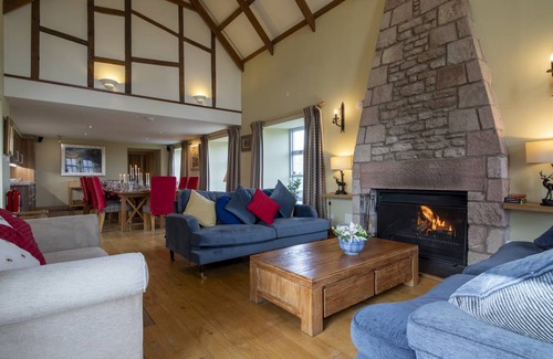 Munlochy Cottage | Cabin ∙ 9 bedrooms ∙ 16 guests
