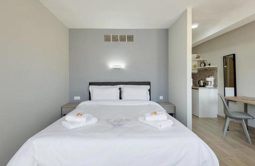 Thessaloniki City Centre Apartment | Caravanserai Studio 7