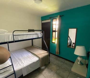 Barrio Dent Hostel | Casa Escalante Hostel