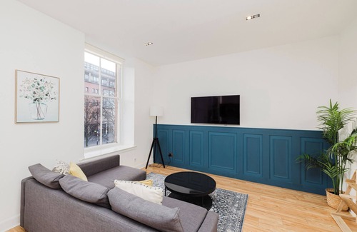 Old Town Apartment | Central Old Town Apt. w/Views of the Grassmarket