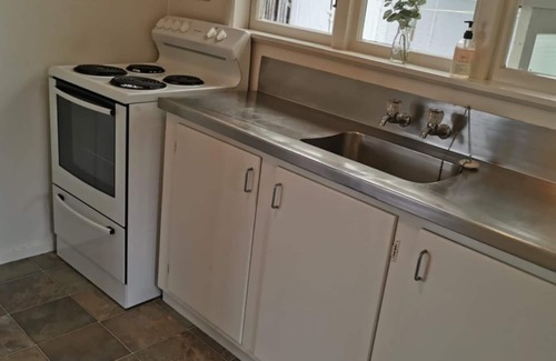 Taupo House | Central - Walk to Town and Lake! *No Service Fee*