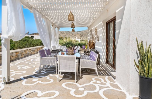 Ios Villa | Country House 'Mentas Country Villa' with Sea View, Wi-Fi and Air Conditioning
