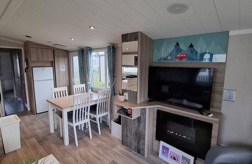 Prestonpans House | Cozy 2-bedroom caravan in welcoming SetonSands with WiFi close to the beach