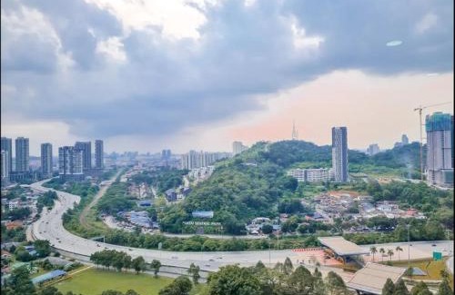 Kuala Lumpur Apartment | Cozy 3BR -2-8pax- 65 TV near MidValley-Pavilion 2
