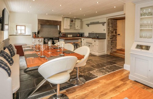 Forfar House | CROSSTON FARM, pet friendly, luxury holiday cottage in Forfar